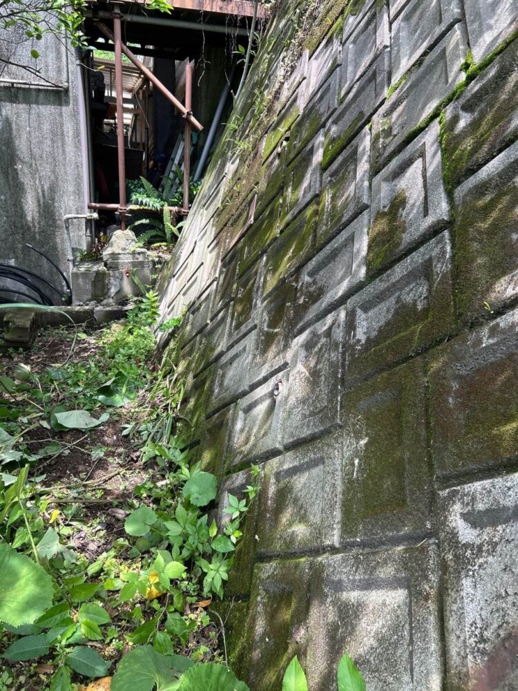 空き家残置物撤去その他工事( 鉄パイプ撤去、土管撤去 )
